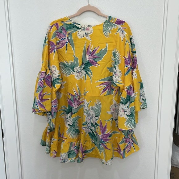 Tropical Print Bell Sleeve V-Neck Hi Lo Blouse - Picture 10 of 10